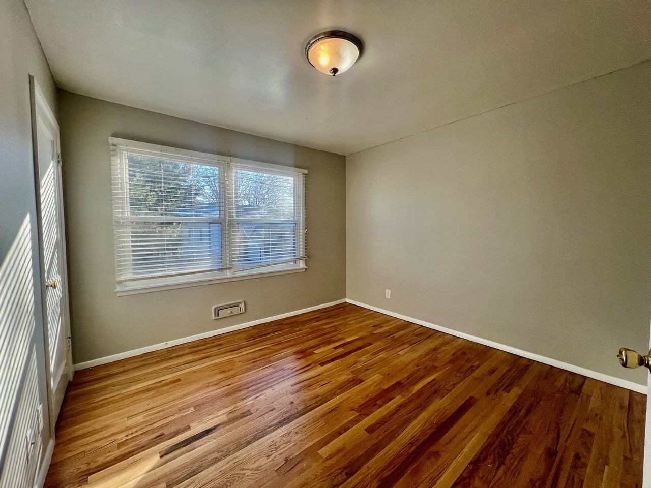 2427 N Logan Ave - Photo 6 of 15