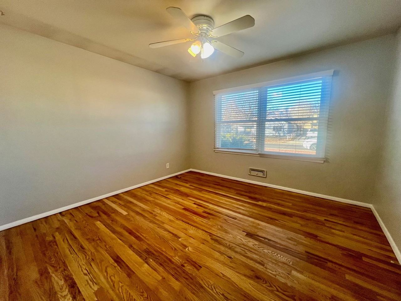 2427 N Logan Ave - Photo 7 of 15