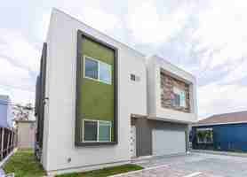 featured image of 866 North Edgemont Street