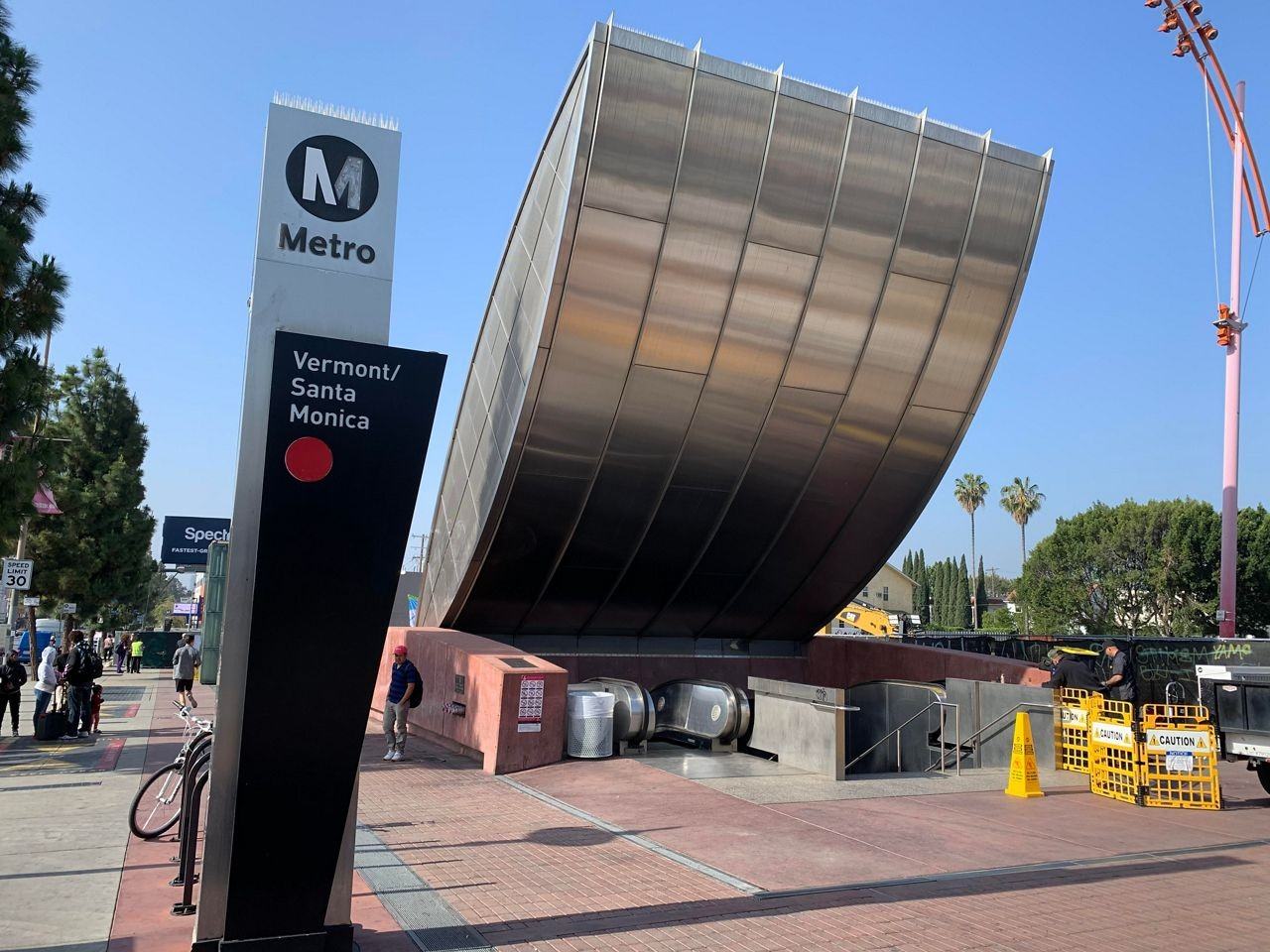 866 North Edgemont Street - Photo 3 of 21