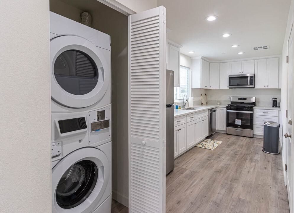 866 North Edgemont Street - Photo 5 of 21