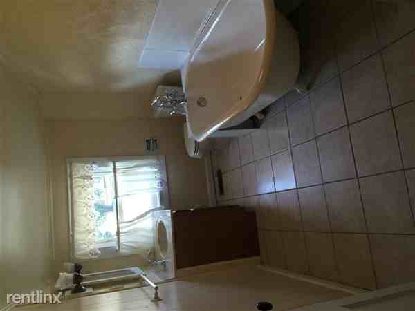 764 Race St - Photo 2 of 5