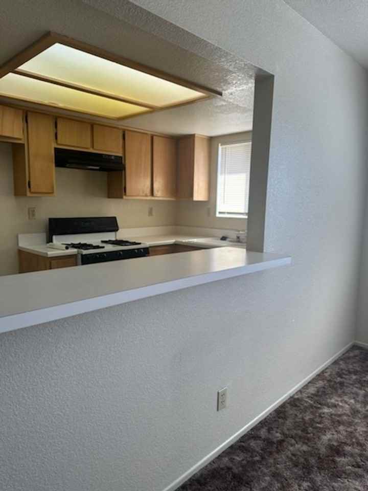 15682 Bear Valley Rd - Photo 7 of 38