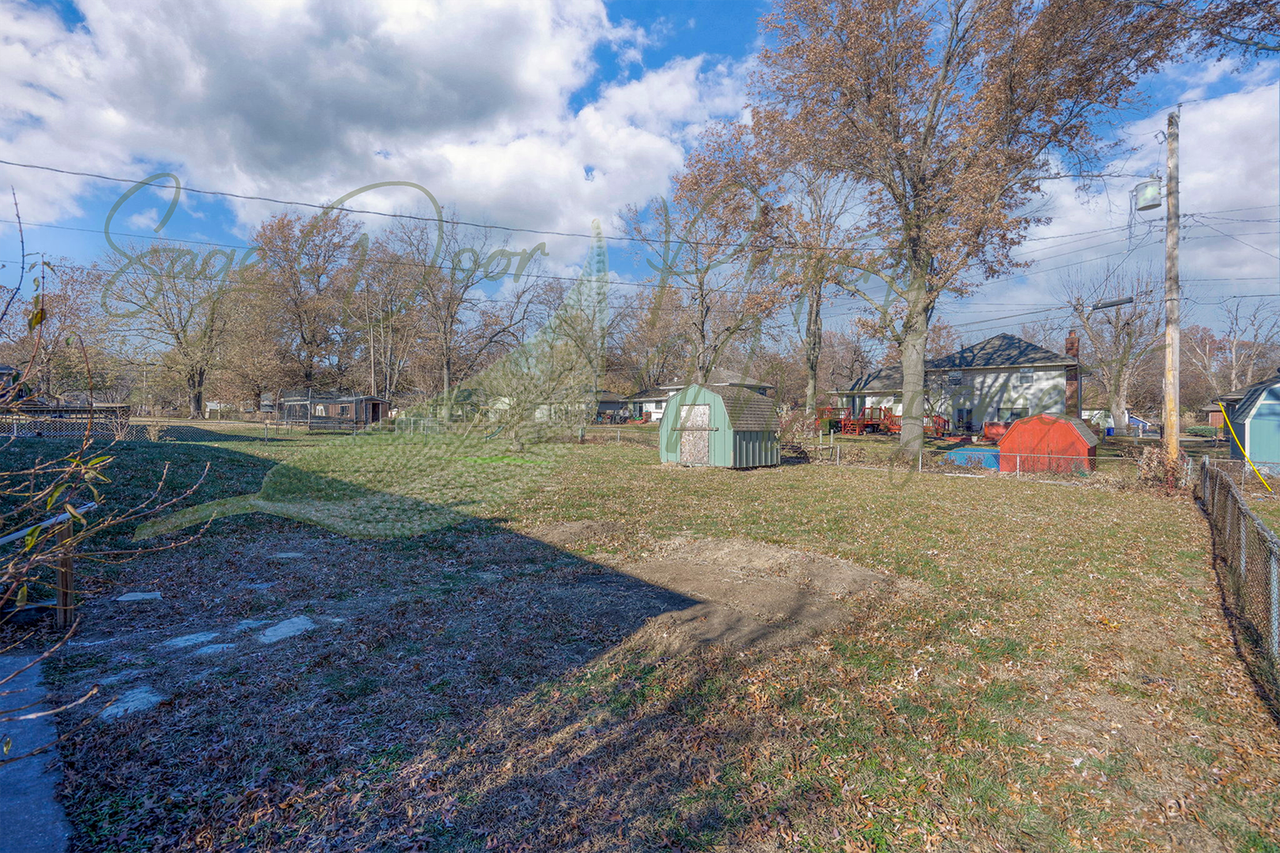 810 Ne Mulberry St - Photo 4 of 50