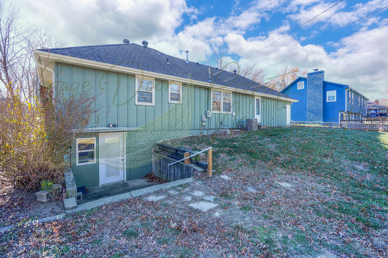 810 Ne Mulberry St - Photo 6 of 50