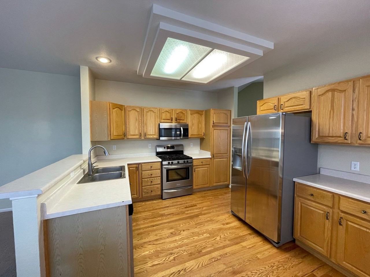 12362 Chateau Creek Ct - Photo 2 of 35