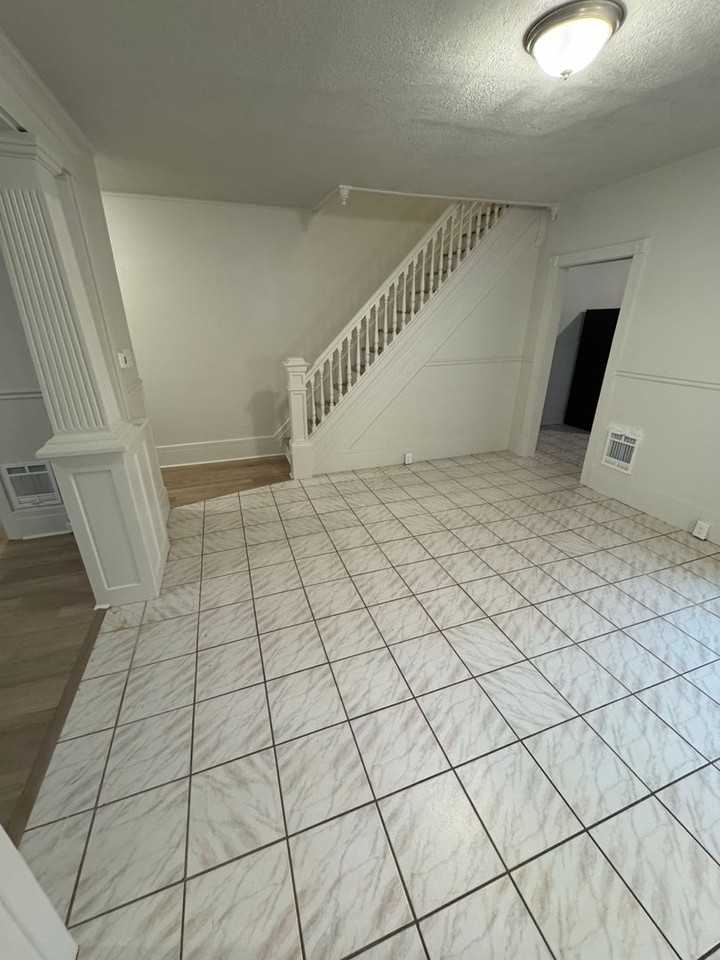 415 S Prince St - Photo 3 of 19