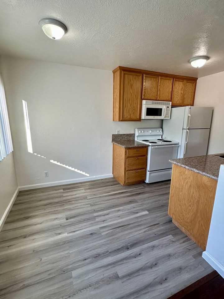 123 S Yolo St - Photo 3 of 8