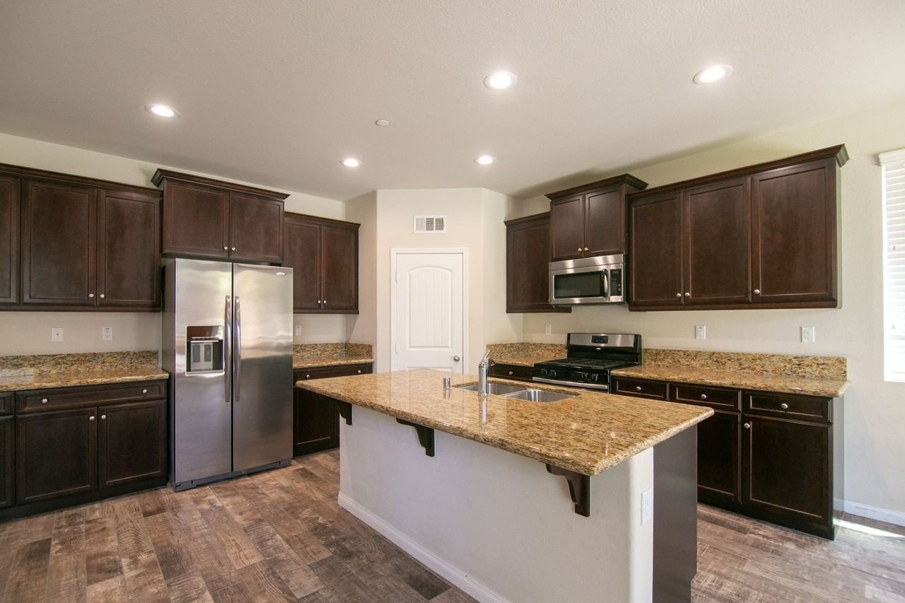 3443 Arborview Dr - Photo 6 of 35