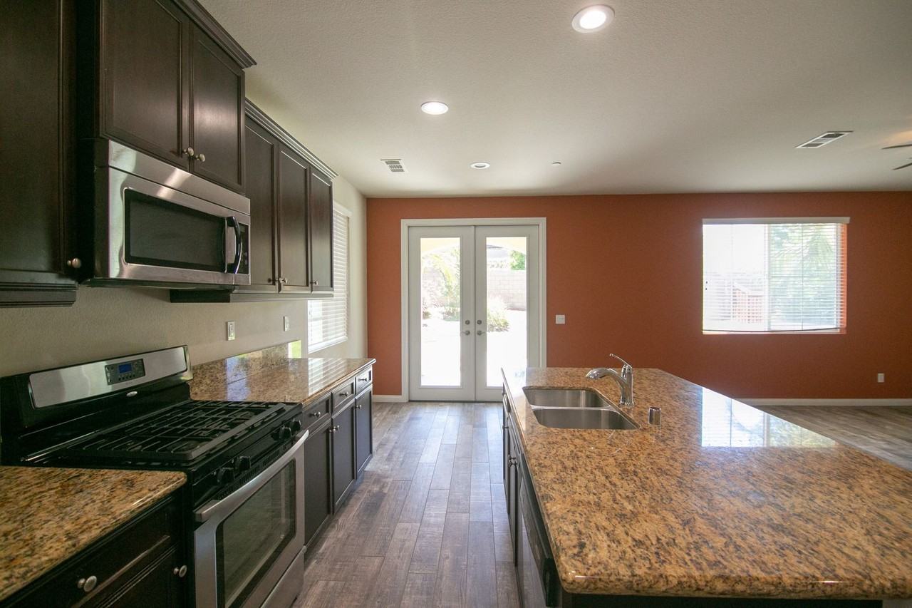 3443 Arborview Dr - Photo 7 of 35