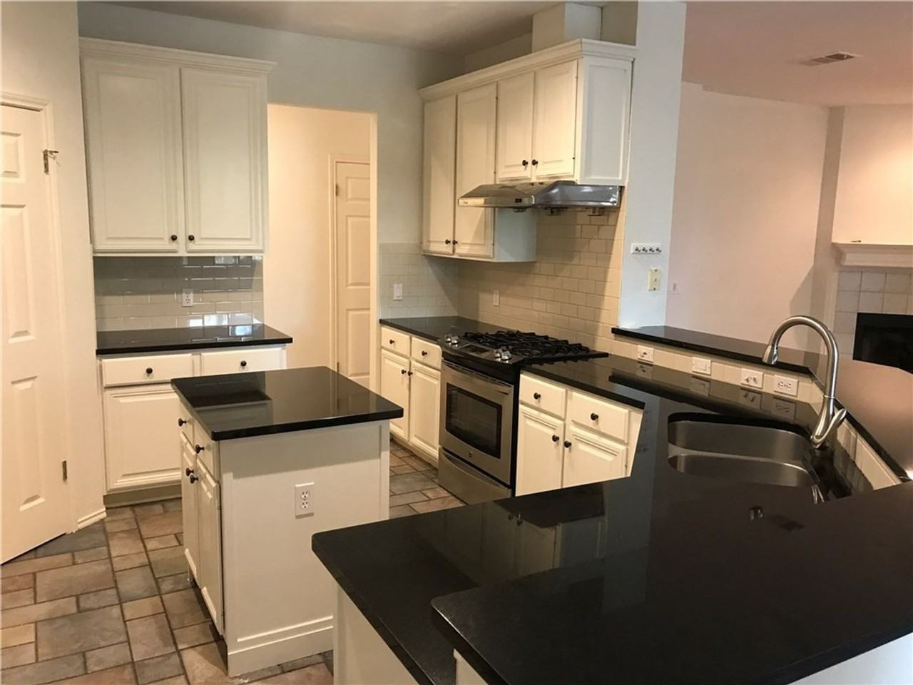 6428 Ruxton Ln - Photo 2 of 24