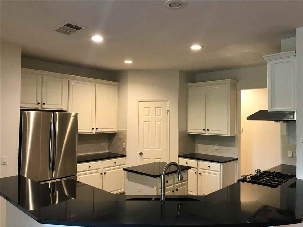 6428 Ruxton Ln - Photo 3 of 24