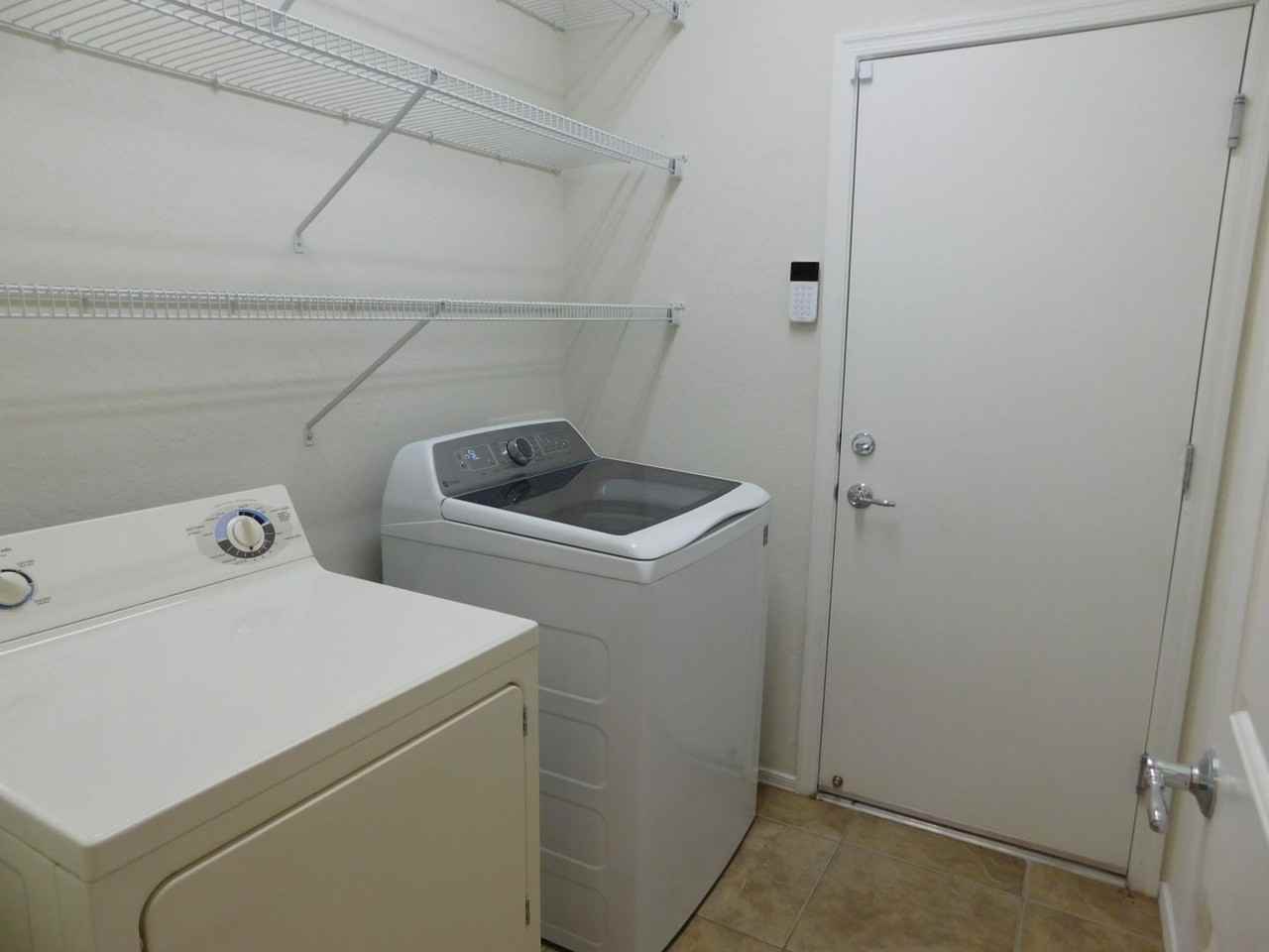 7516 Chaffinch St - Photo 3 of 45