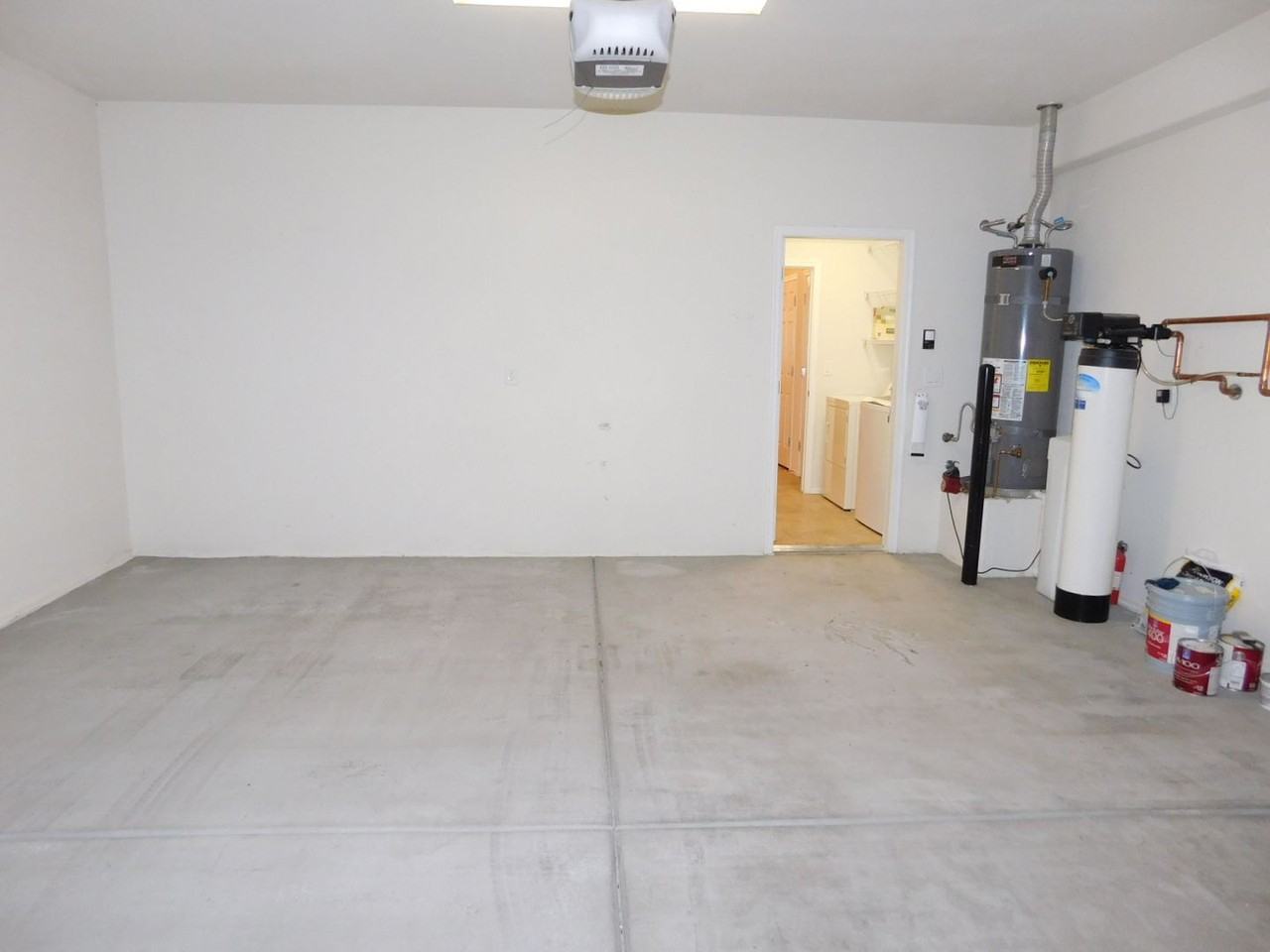 7516 Chaffinch St - Photo 5 of 45