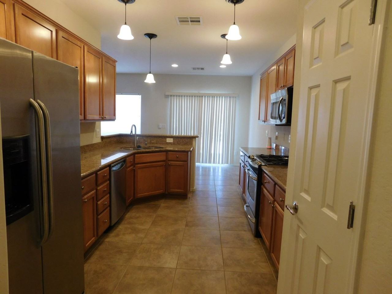 7516 Chaffinch St - Photo 7 of 45