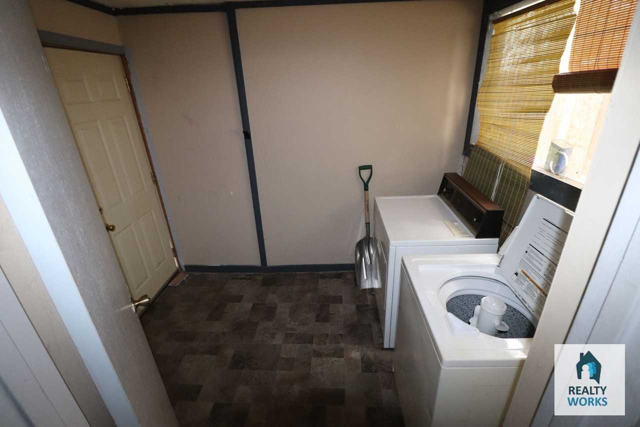 1242 S 14th St - Photo 6 of 10