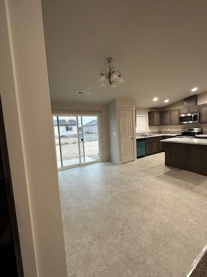 1010 E Mt Baker St - Photo 4 of 10