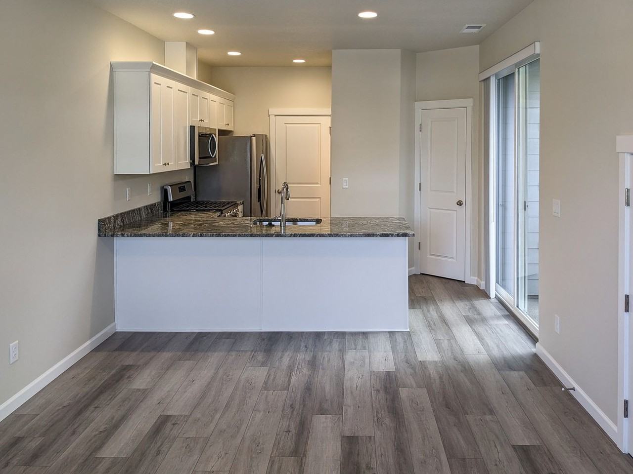 1871 Se Mulberry Ave - Photo 3 of 32