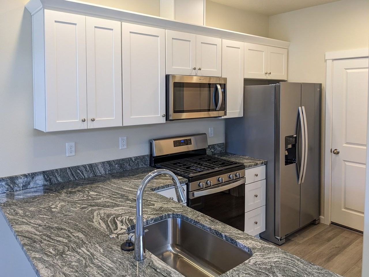 1871 Se Mulberry Ave - Photo 4 of 32