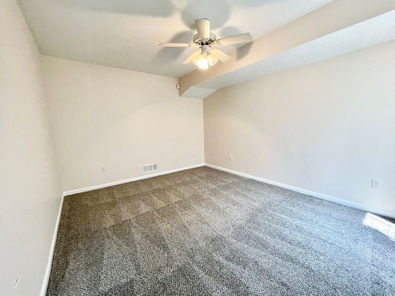 359 California Ave - Photo 5 of 28