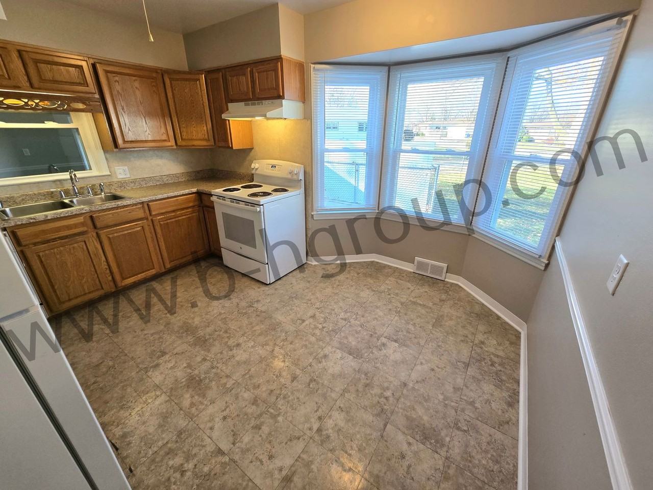 4114 Harding Rd - Photo 7 of 43