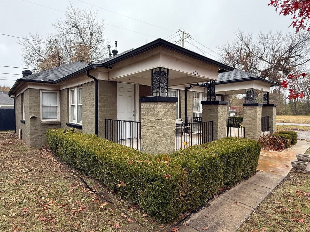 1203 Military Ct - Photo 2 of 22