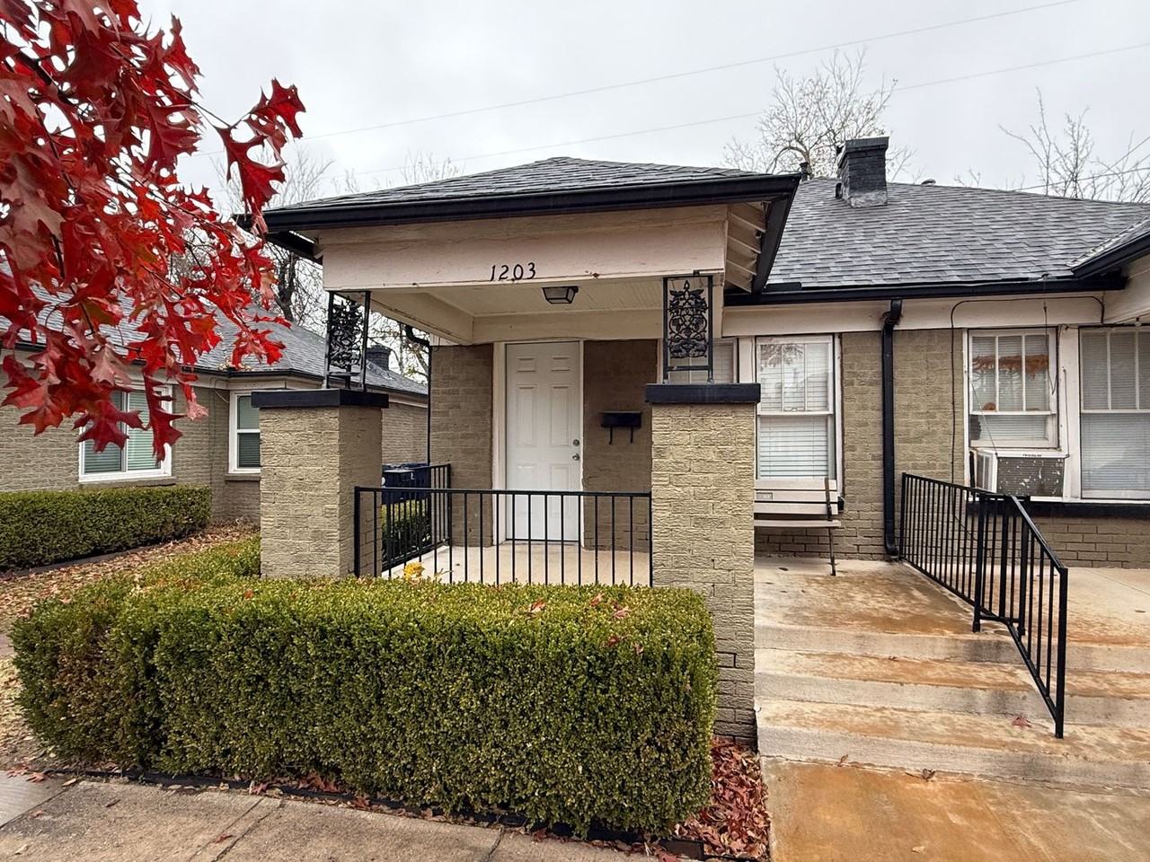 1203 Military Ct - Photo 3 of 22