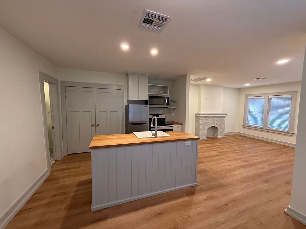 1203 Military Ct - Photo 4 of 20