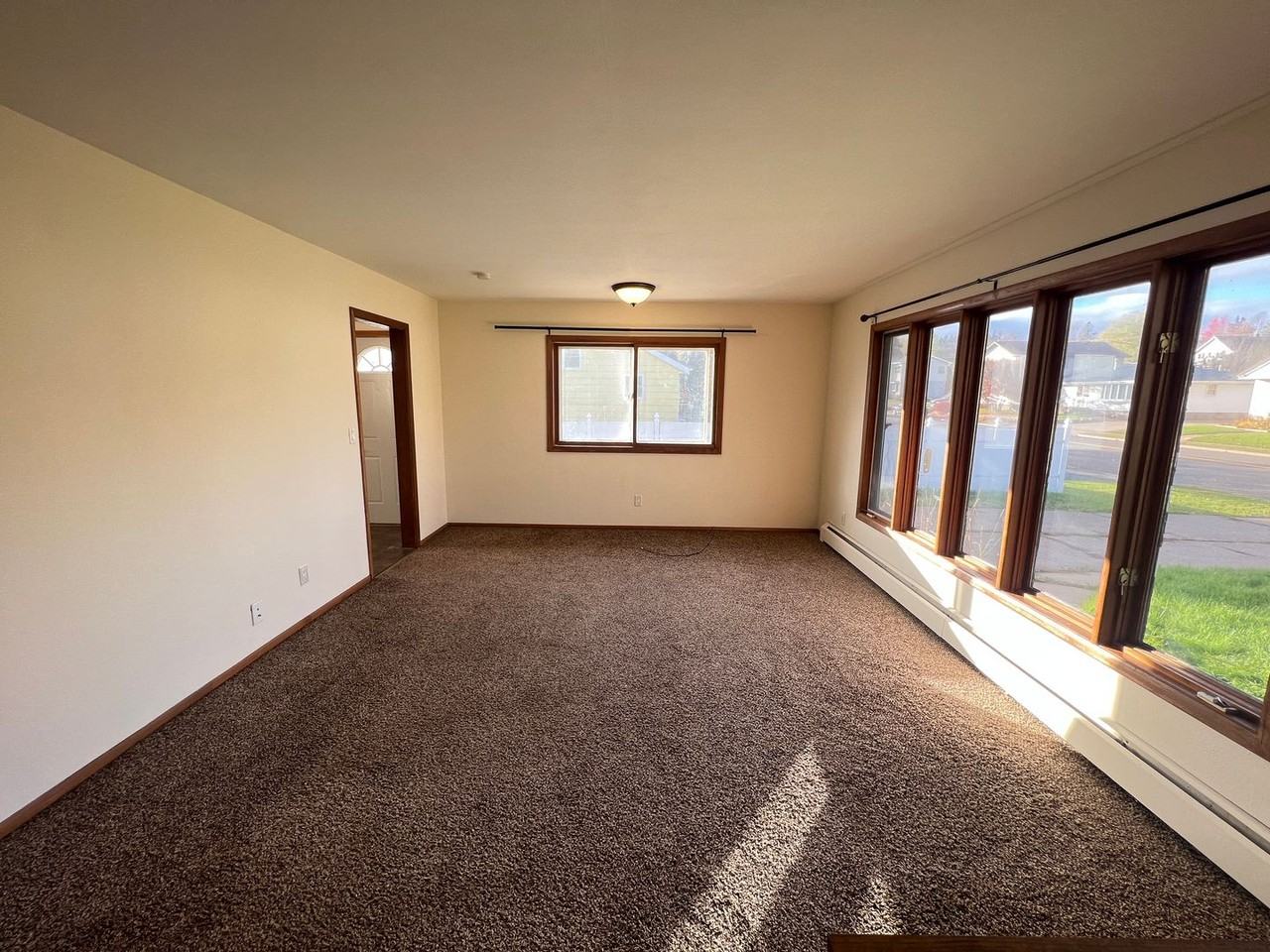 214 W Anoka St - Photo 2 of 35