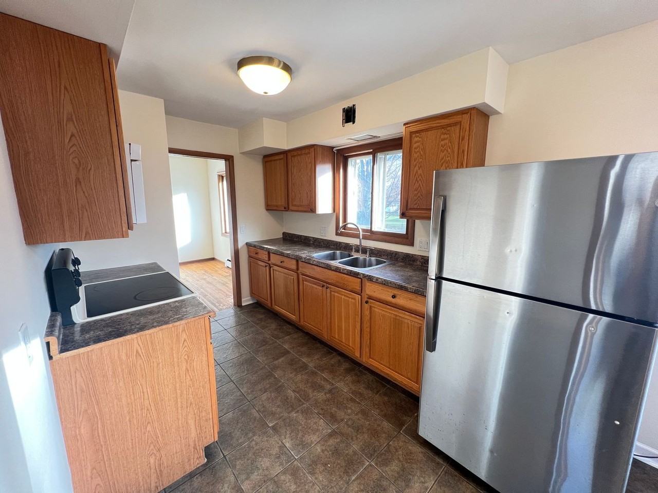 214 W Anoka St - Photo 5 of 35