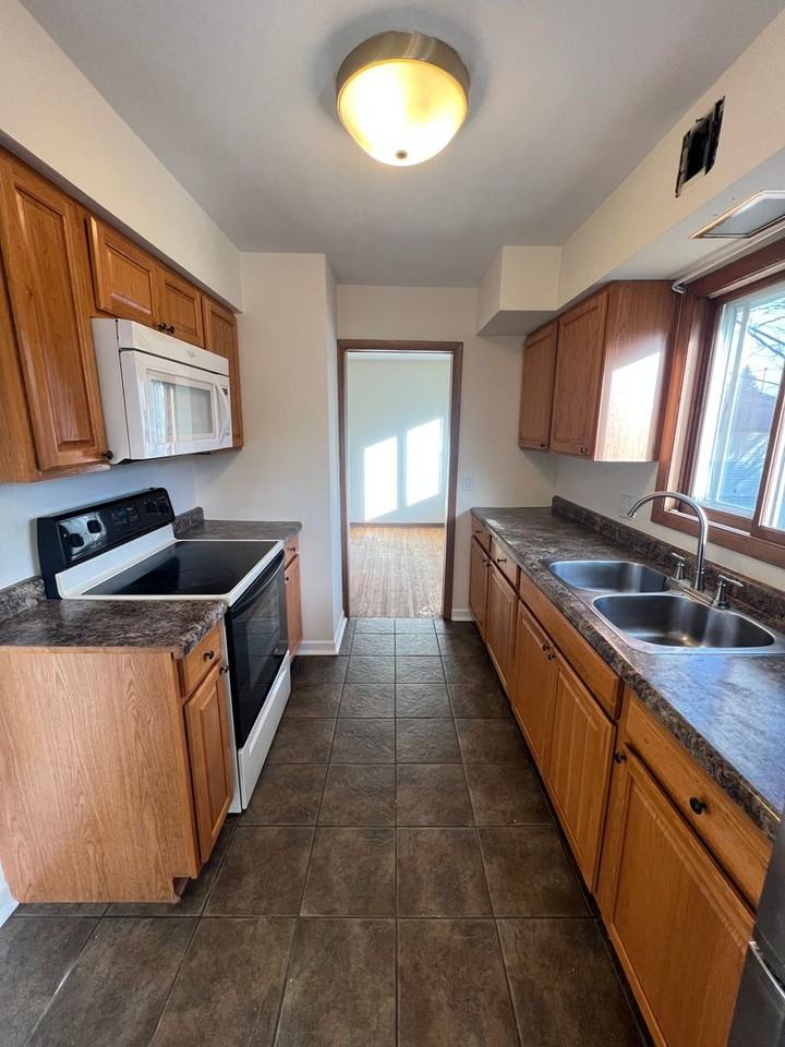 214 W Anoka St - Photo 6 of 35