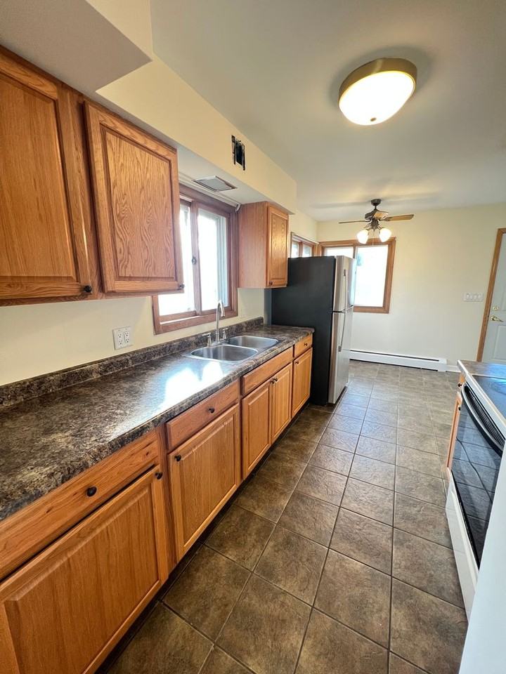 214 W Anoka St - Photo 7 of 35