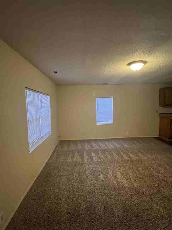 1305 Park Pl - Photo 3 of 12