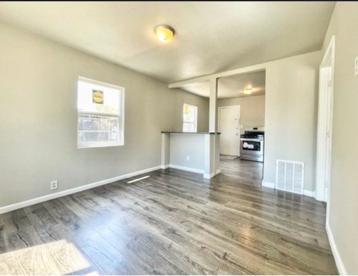 2015 W 19th St - Photo 3 of 6