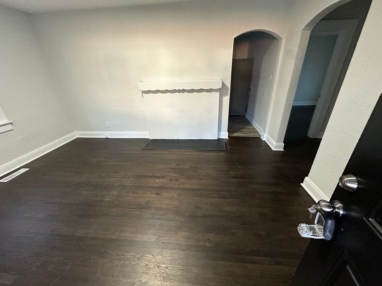 1103 Pershing St - Photo 5 of 22