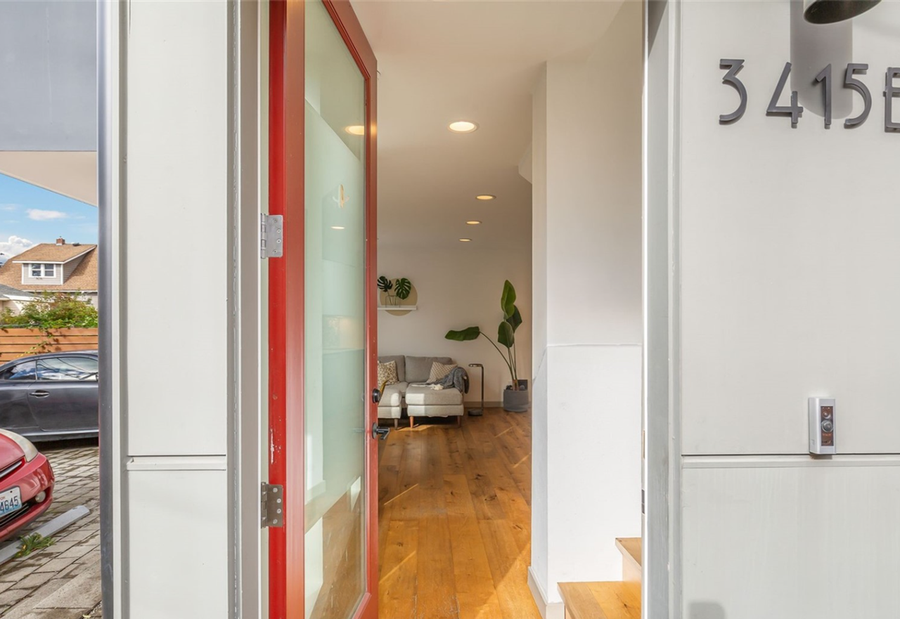 3415 Beacon Ave S #E - Photo 3 of 26