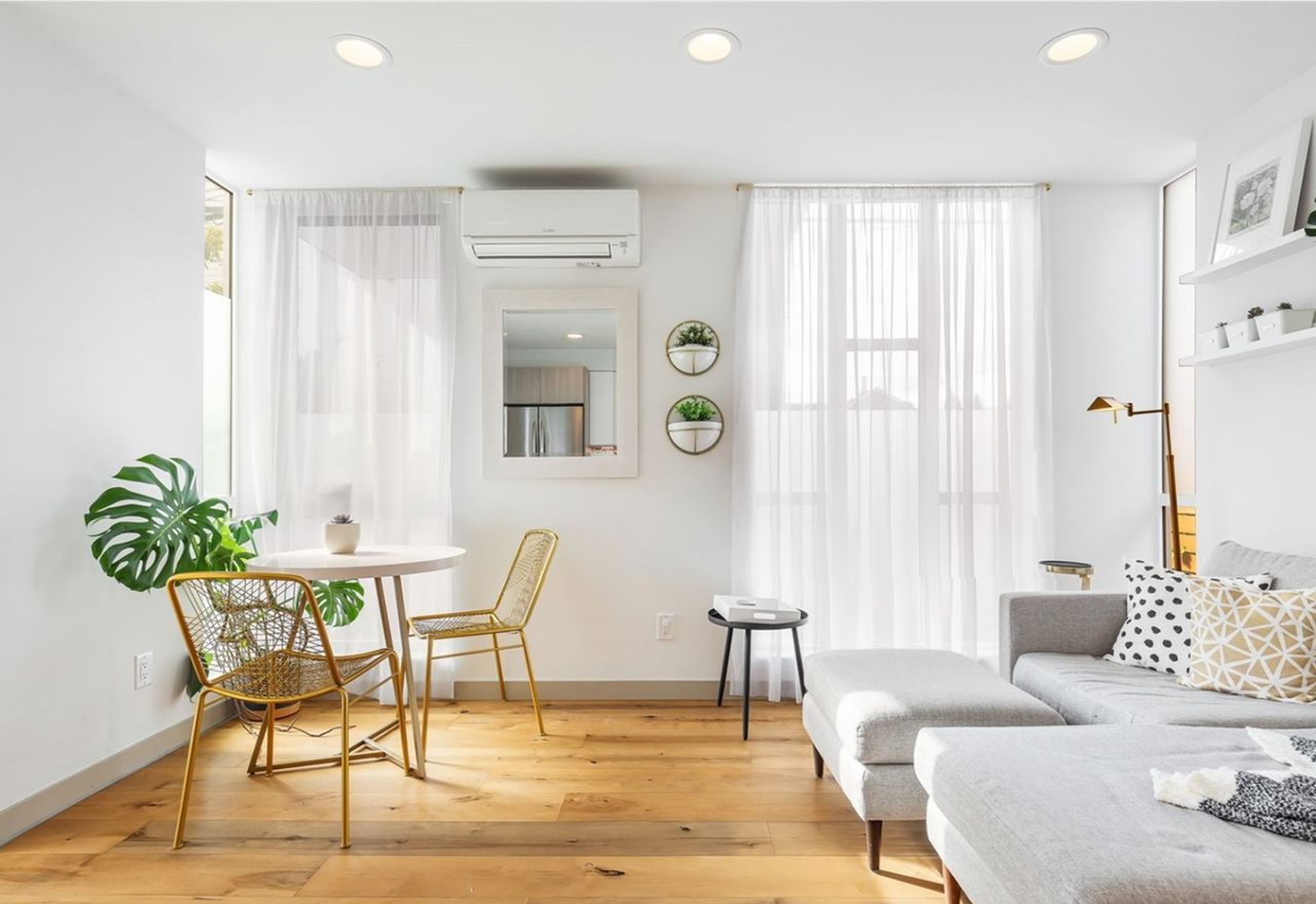 3415 Beacon Ave S #E - Photo 6 of 26