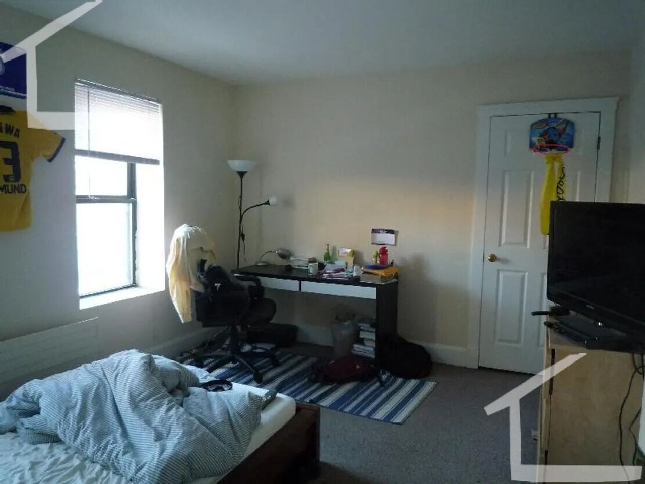 842 Beacon St - Photo 3 of 4