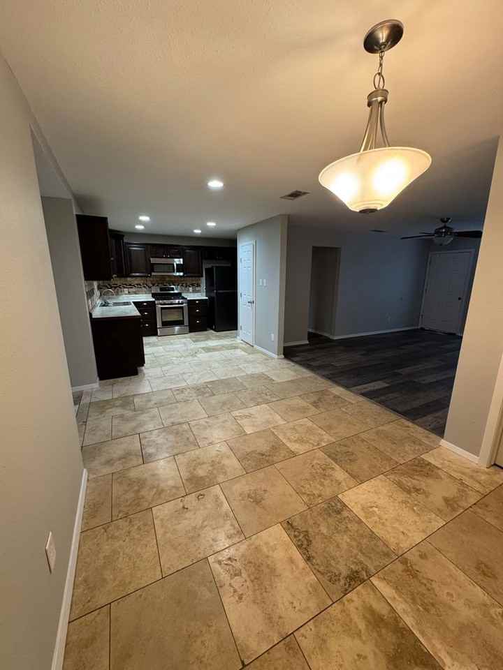 1623 Maria St - Photo 3 of 13