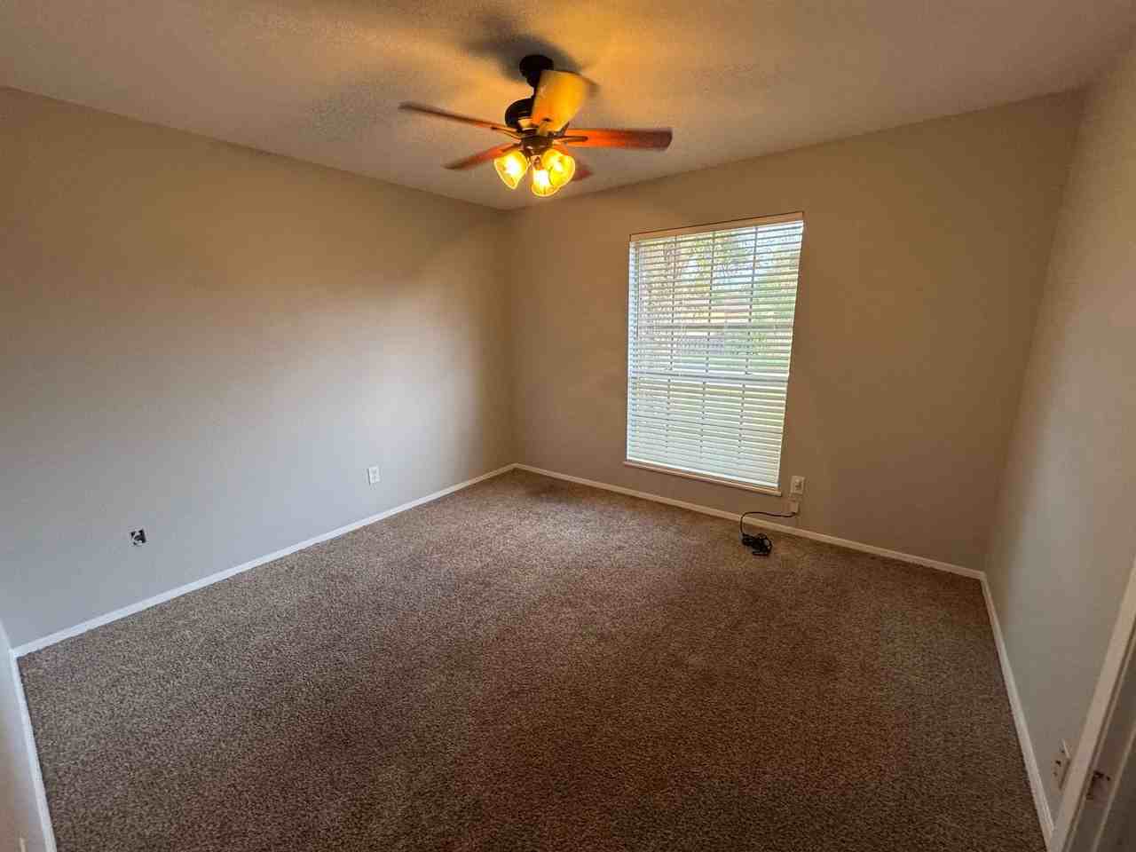 1623 Maria St - Photo 7 of 13