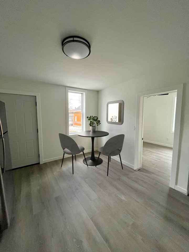 608 E Bridge St - Photo 4 of 10