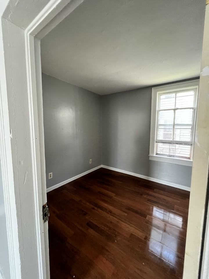 414 W Court St #2 - Photo 4 of 13