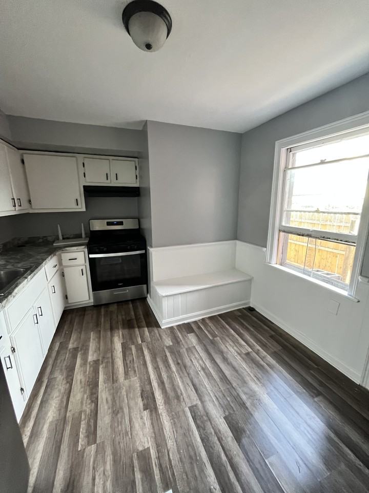 414 W Court St #2 - Photo 6 of 13