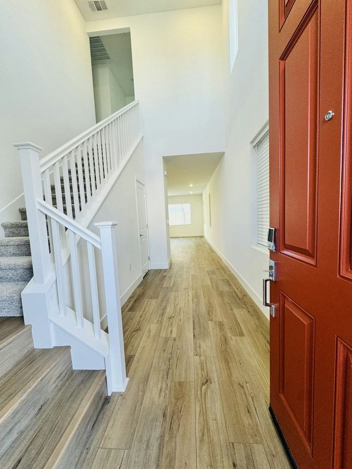 268 North Oceanside Drive - Photo 2 of 31