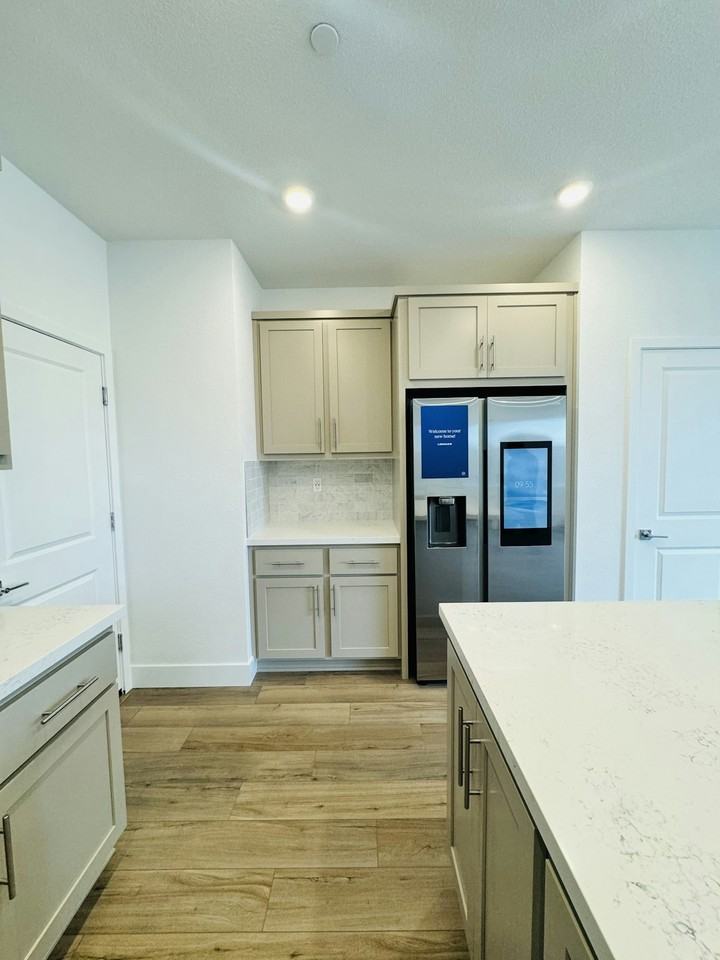 268 North Oceanside Drive - Photo 4 of 31