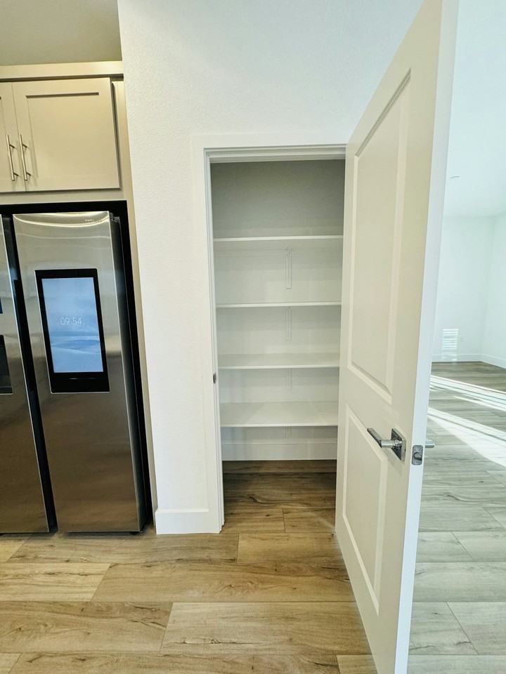 268 North Oceanside Drive - Photo 5 of 31