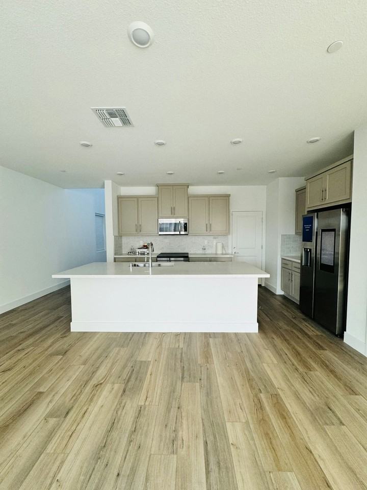 268 North Oceanside Drive - Photo 6 of 31