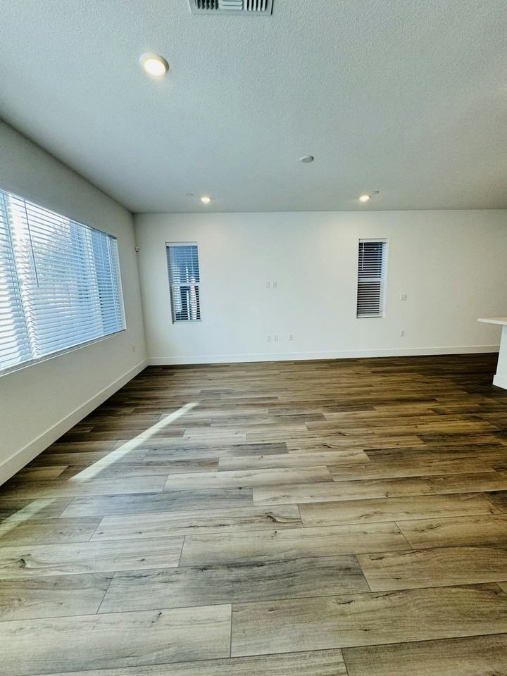 268 North Oceanside Drive - Photo 7 of 31