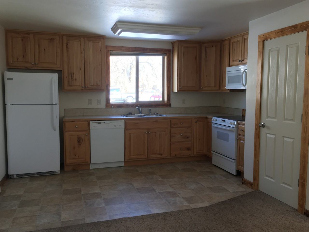 301 S 12th St #B - Photo 6 of 6