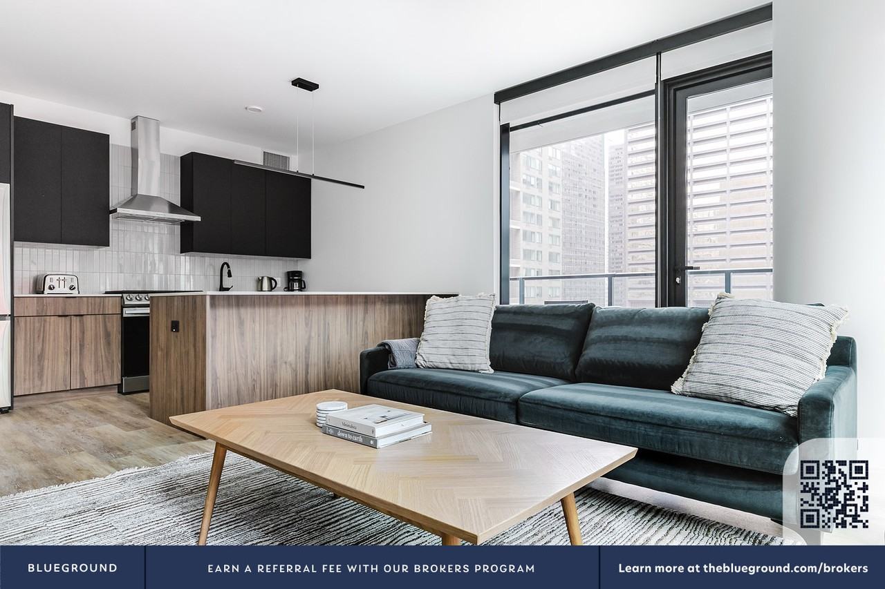 535 North Saint Clair Street - Photo 5 of 42